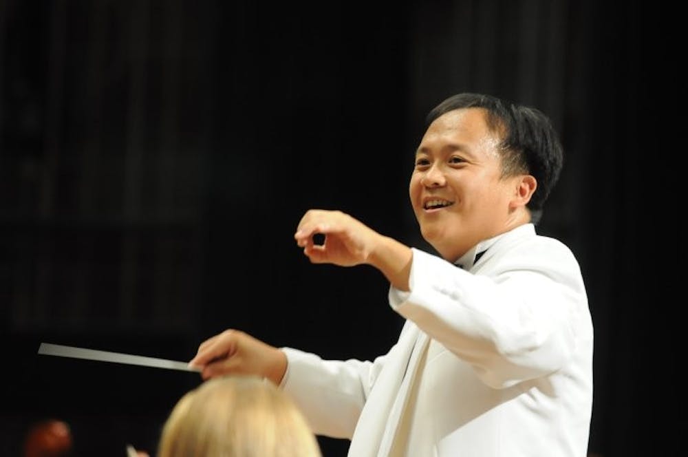 Thomas Hong conducting an orchestra